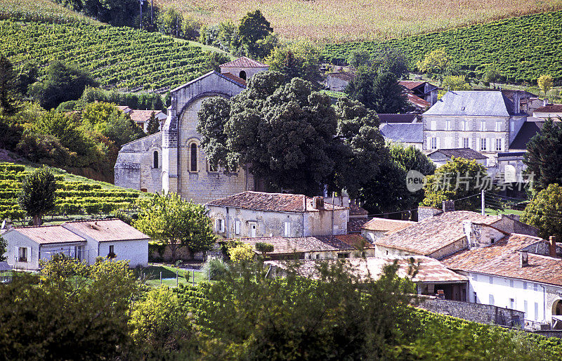 法国夏朗特，教堂和Maison de Maitre